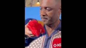 Idris Elba is scared of the Knuckles furry controller #sonic #xbox #sonicthehedgehog #shorts